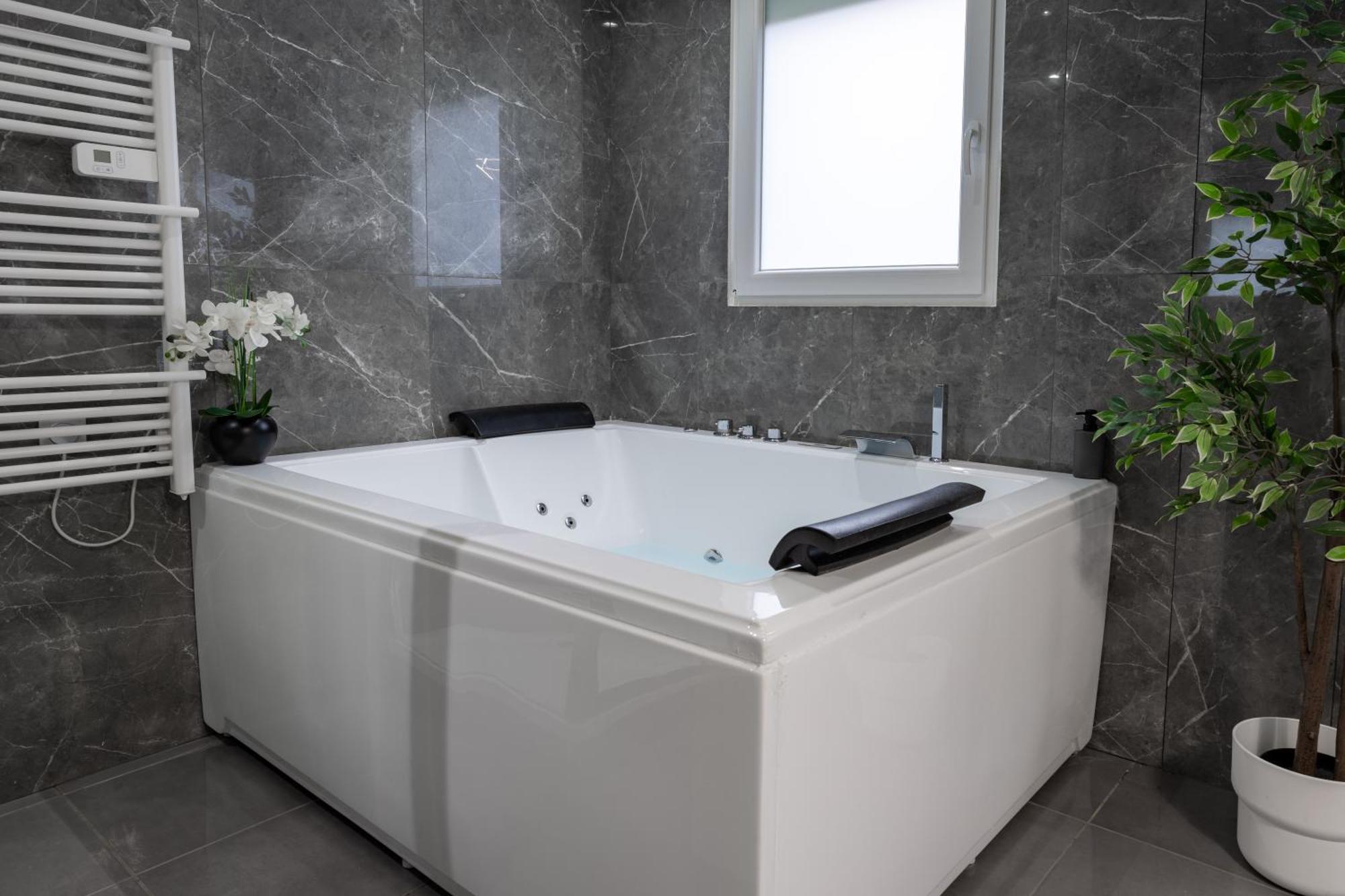 Suite Avec Jacuzzi & Terrasse Савигны-Ле-Темпле Экстерьер фото